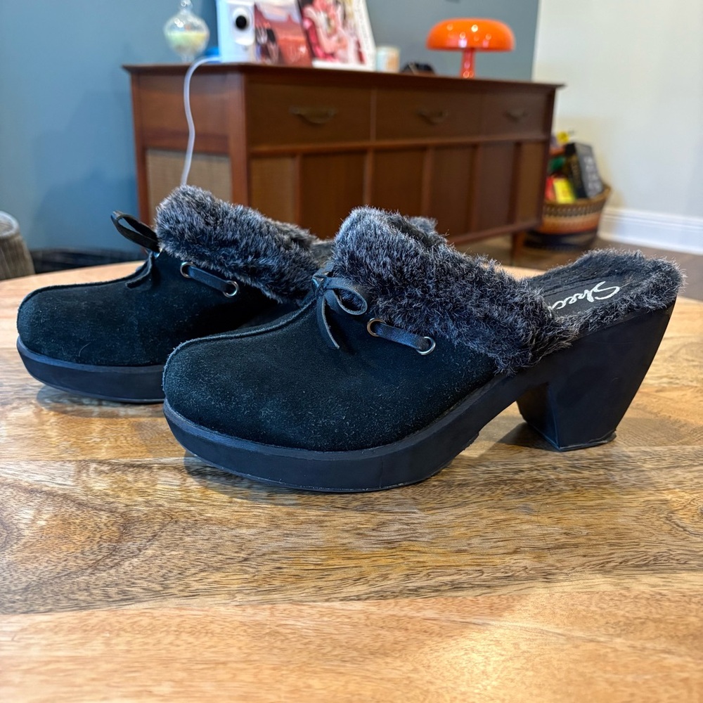 Vintage Skechers faux fur clogs SZ 8